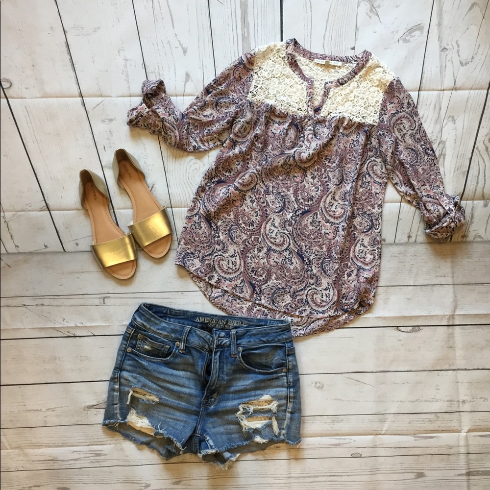Paisley print top w/lace detail